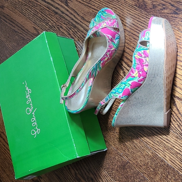 Lilly Pulitzer Shoes - Lilly Pulitzer spike the punch wedge 7m